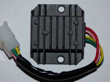 Regler / Gleichrichter mit Anschlusskabel 4-polig für GY6 50-150cc